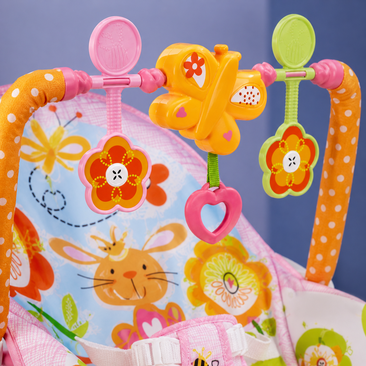 SILLA ROCKER MECEDORA CON VIBRACOIN MUSICAL MARIPOSA ROSA - imagen 4